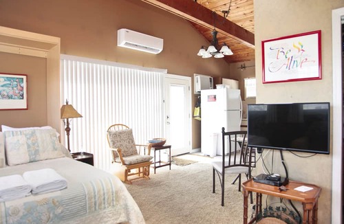 Clearwater Beach Apartment | Great Studio - Under 2 minute walk to beach where dogs are welcome