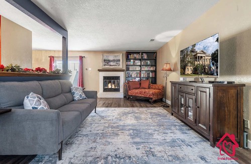 Loma Del Rey Condo | Cozy Comfort at Loma Del Rey - An Irvie Home
