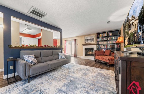 Loma Del Rey Condo | Cozy Comfort at Loma Del Rey - An Irvie Home