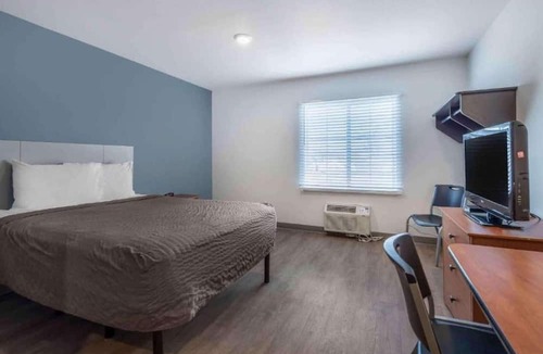 Wichita Apartment | 1 Full Bed | ADA/Tub/Smoking/Kitchen