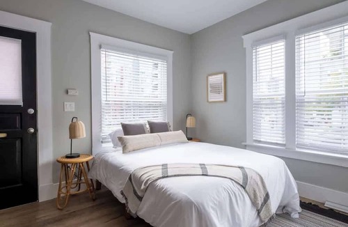 Little Italy Apartment | Sunny Studio in Little Italy | Walk Everywhere