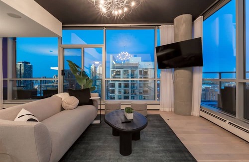 Beltline Apartment | 2-Storey PH Pano Views+2 Terraces|Parking|Soaker Tub