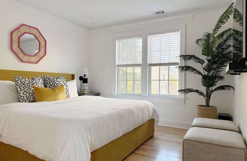 Dixon Park Apartment | Sunny Downtown Savannah Carriage House