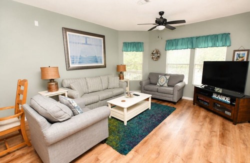 Holiday Isle Condo | Relaxing Destin Beach Walk Condo with Pool Views and Easy Beach Access Sandpiper Cove Unit 9201