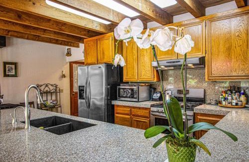 Cazadero House | Sunrise Mountain Retreat