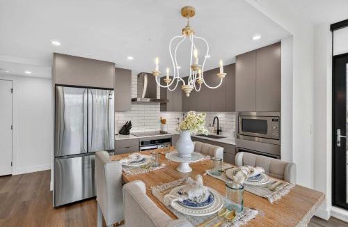 Downtown Kelowna Apartment | The Traditional A Luxury Terrace Escape that Sleeps 4