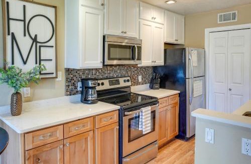 Northeast Heights House | 1 Mi to UNM: Convenient Albuquerque Townhome!