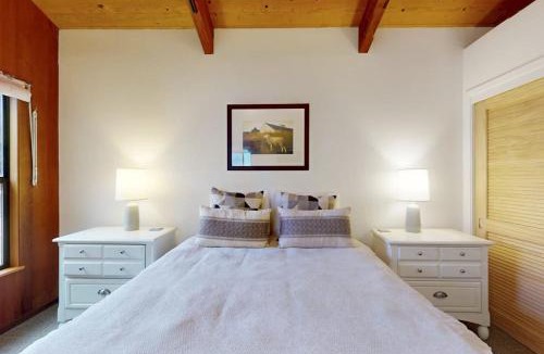 Sea Ranch House | Rainbow's End