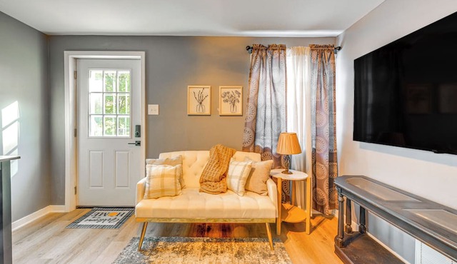 Lakefront Guest Suite Near Richmond