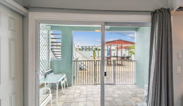 Enchanted Inn Suite #3: Waterfront, Pool, Fishing Dock, Boat Docks & Tiki Bar!