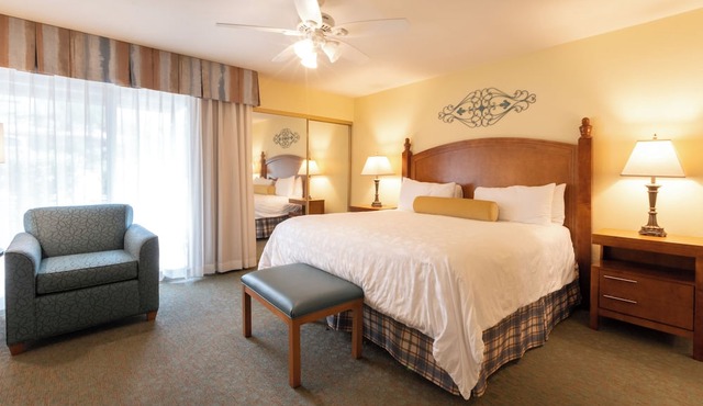 Best Place to Unwind! Free Parking, Full Kitchen!