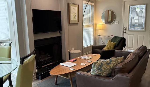 King & twin beds, desk, deck, 2 blks Zilker Park/Barton Springs, @2 mi DT!