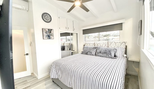 Stunning Beach Pad in Heart of Town - 2blks to Beach
