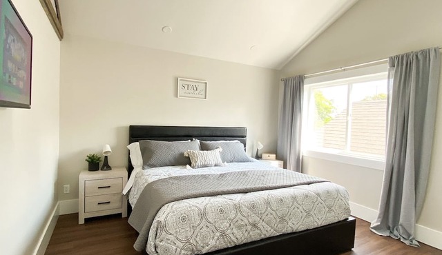 Downtown 1-Bedroom Guest Suite