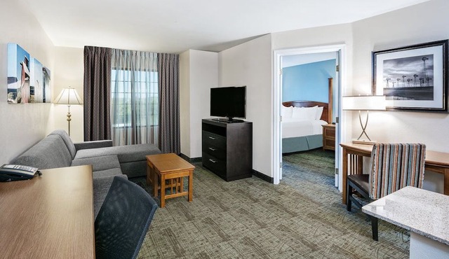 1 Bedroom | Fitness Center + FREE Buffet Breakfast