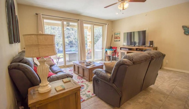 Rio Heaven 107 · Condo on the Guadalupe River - Winter Texans Welcome