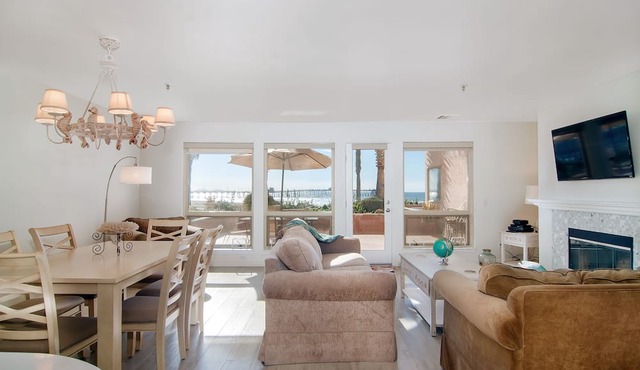 Gorgeous 2 Bedroom on the beach with Pool