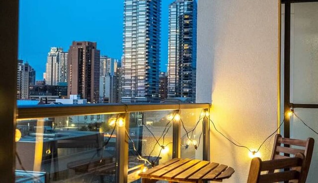 Luxe Downtown Condo Penthouse W/2 Free Parking!