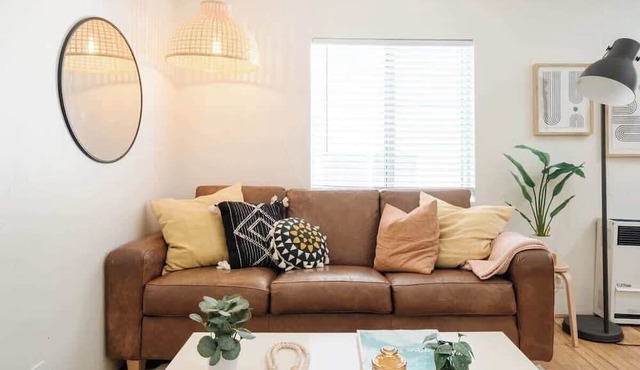 Amazing Location! Chic Apt Steps to Beach & Cafes!