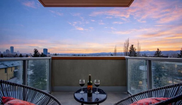 Kensington 2 King Bed| Skyline| Gym| | UG Parking