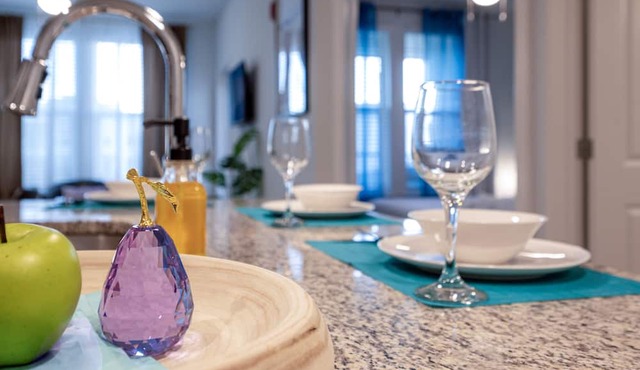 Resort Feel 1BR-KING Bed-Pool-Hot Tub-Gym-Gated-Wifi-Elevator-Pet-Moffitt Cancer