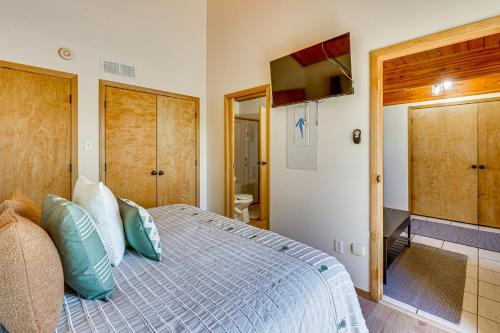 3 Mi to Ski Resort: Spacious Angel Fire Retreat