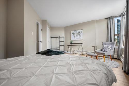 Contemporary, cozy & easy to Rocky Mountains from Calgary !