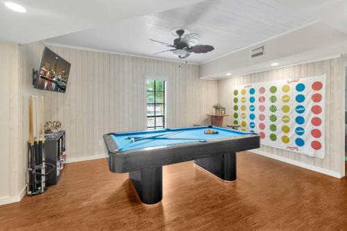 Huge 8BR wHTD Pool Ensuites Games Near Beach