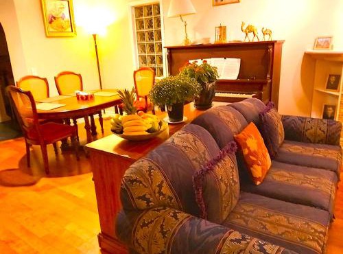 Lovely comfy home private bath in central Calgary