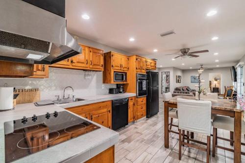 Cozy Corner Boat Ramp, 5 minutes to Tampa International Airport