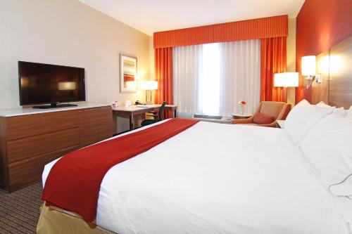 Holiday Inn Express and Suites Calgary University by IHG